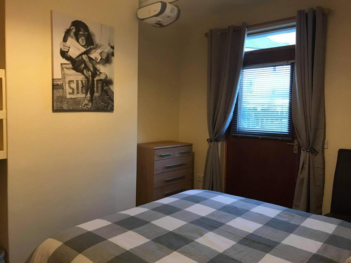 No 5 Newly Refurbished 4 Bedroom House Cononbridge Luaran gambar