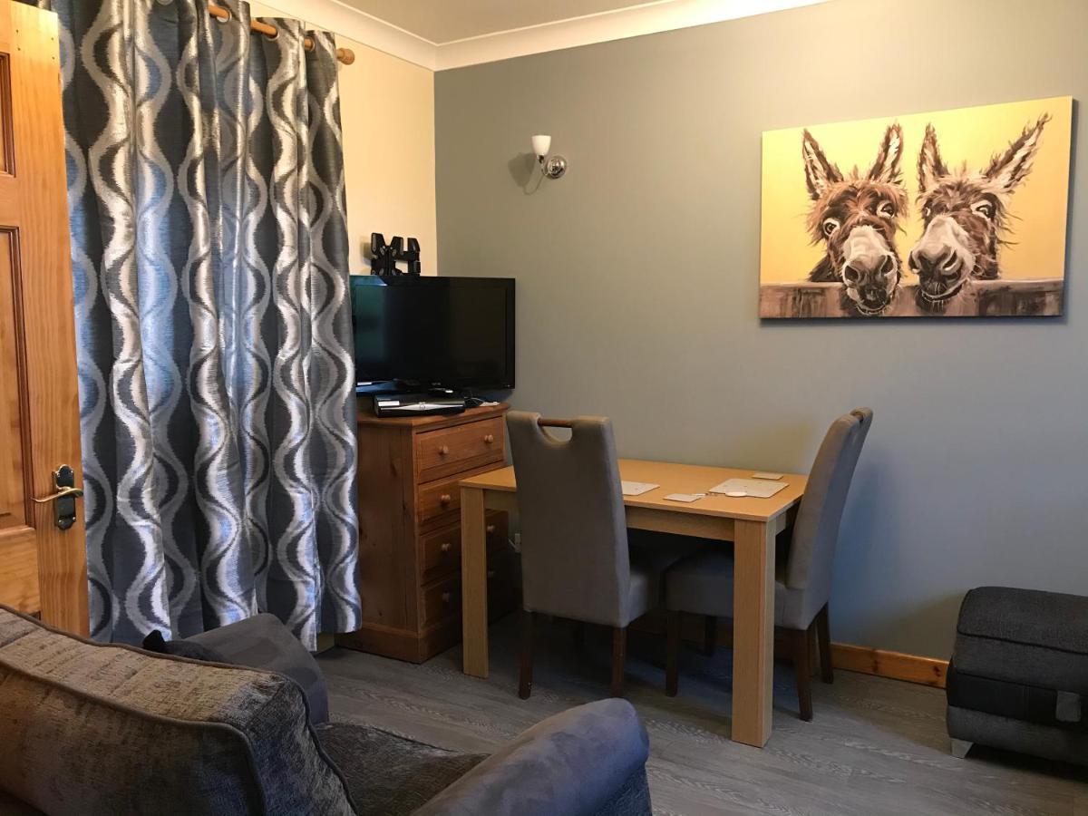 No 5 Newly Refurbished 4 Bedroom House Cononbridge Luaran gambar