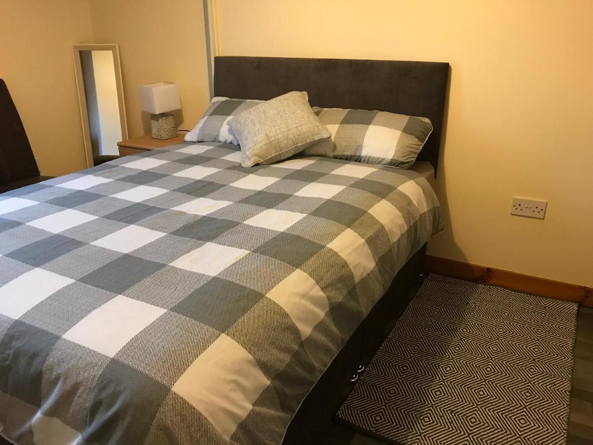 No 5 Newly Refurbished 4 Bedroom House Cononbridge Luaran gambar